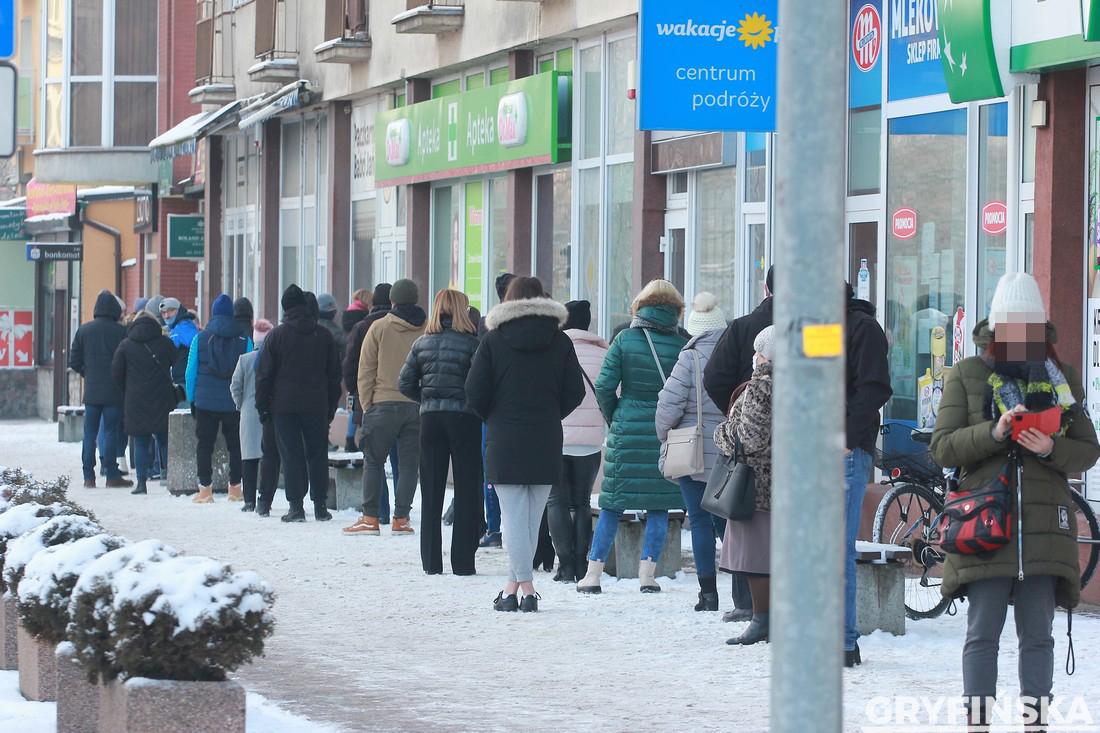 Tłusty czwartek. Duże kolejki po pączki