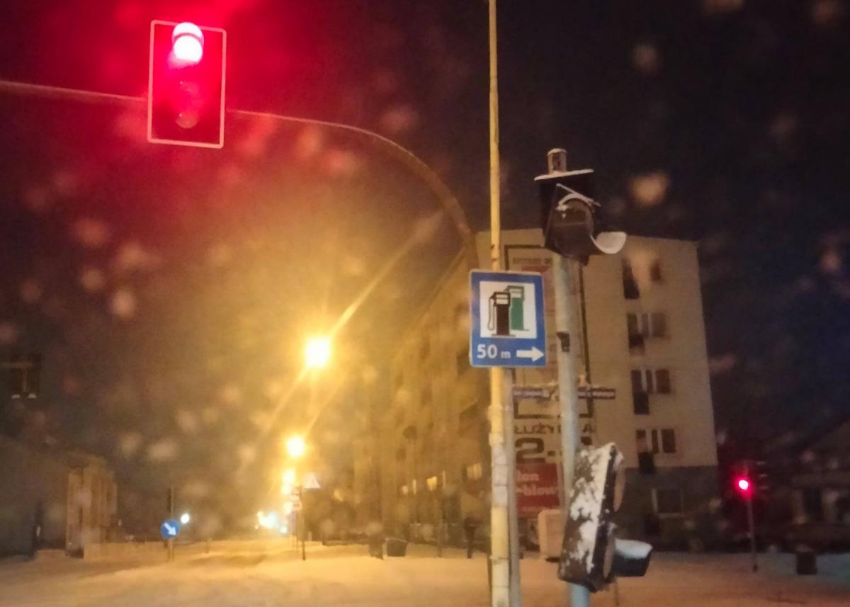 Ktoś nie wyrobił na światłach. Sygnalizacja przy Łużyckiej zniszczona