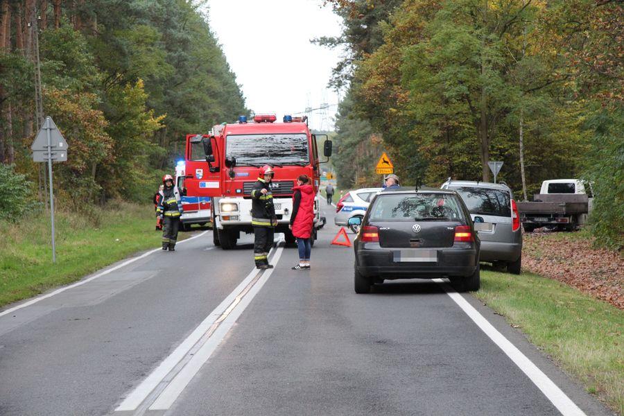 Ciągnik nie wyrobił na zakręcie i uderzył w Volkswagena
