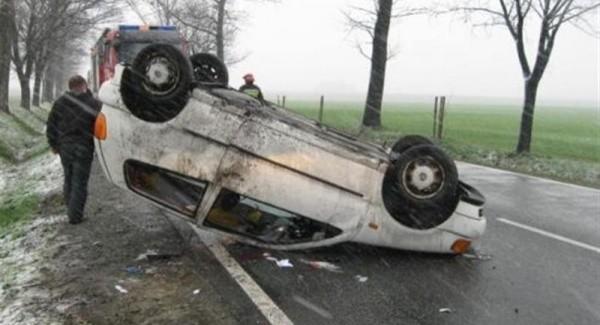 Najechała na krawężnik. Jej dziecku nie stała się krzywda