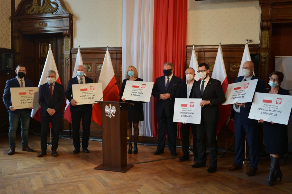 Oficjalnie przekazali pieniądze na przedszkole i ścieżkę rowerową