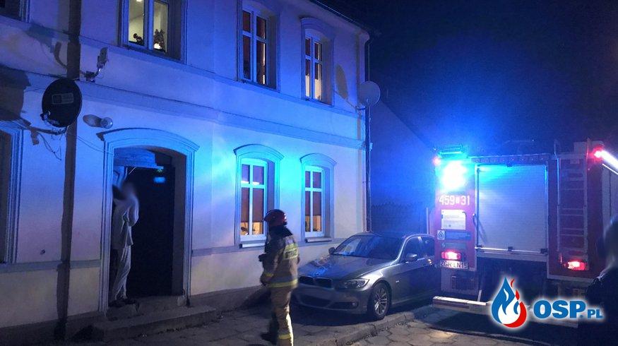 Nie otwierał drzwi, bo... spał