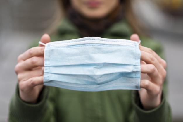 Siedem osób nie przyjęło mandatu za brak maseczek. Czy zostaną ukarane?