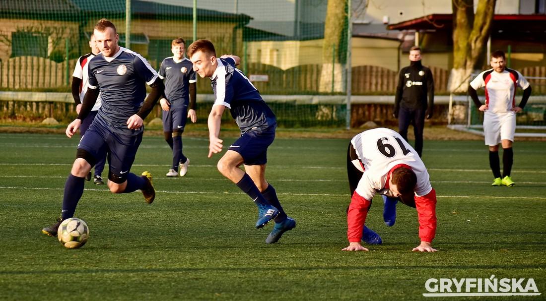 Czarni stracili punkty. Derby dla Grota! [WYNIKI]