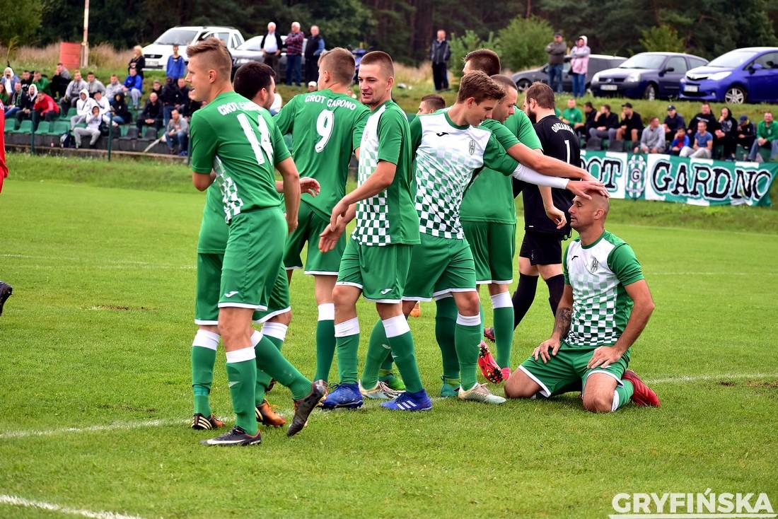 Grot liderem A-klasy! Błękit prowadził 6:3 i przegrał 6:7. Odrzanka strzeliła w ostatniej minucie [WYNIKI]