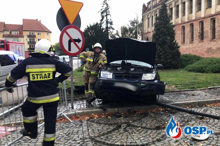 Nie zachował ostrożności i wjechał w słup