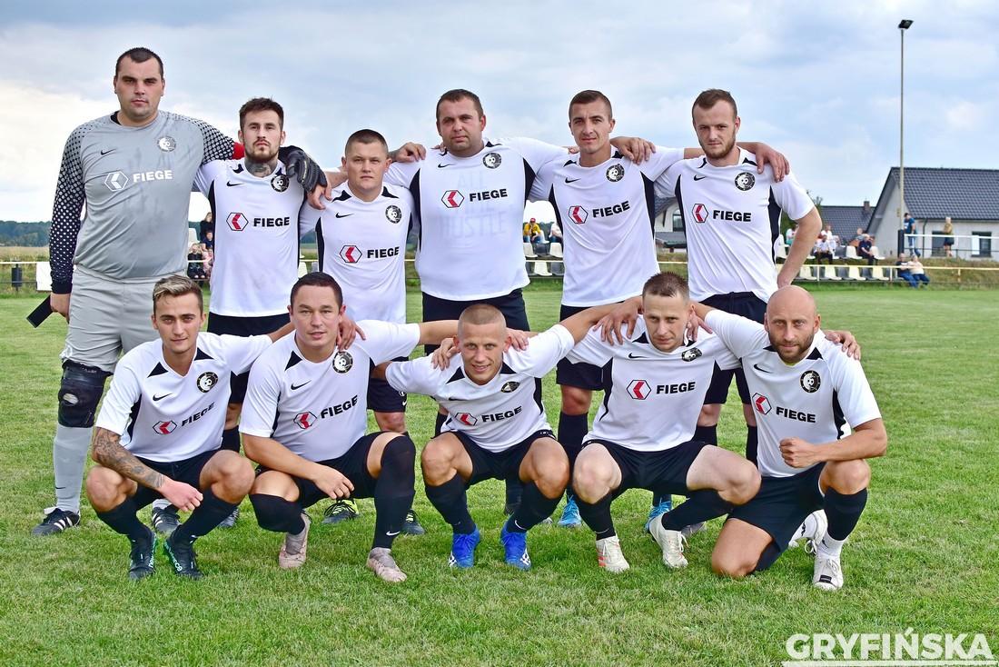 Czarni Fiege Lubanowo - Koral Mostkowo 5:2. Cztery gole Łukasza Prostaka [GALERIA]