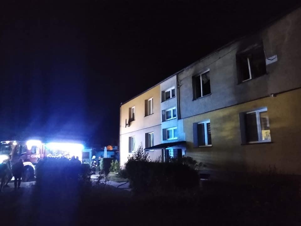 Pożar w Gardnie. Dwie osoby poszkodowane