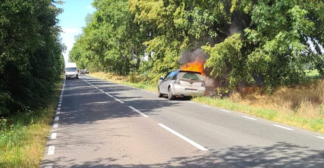 Na wysokości Steklna zapalił się samochód