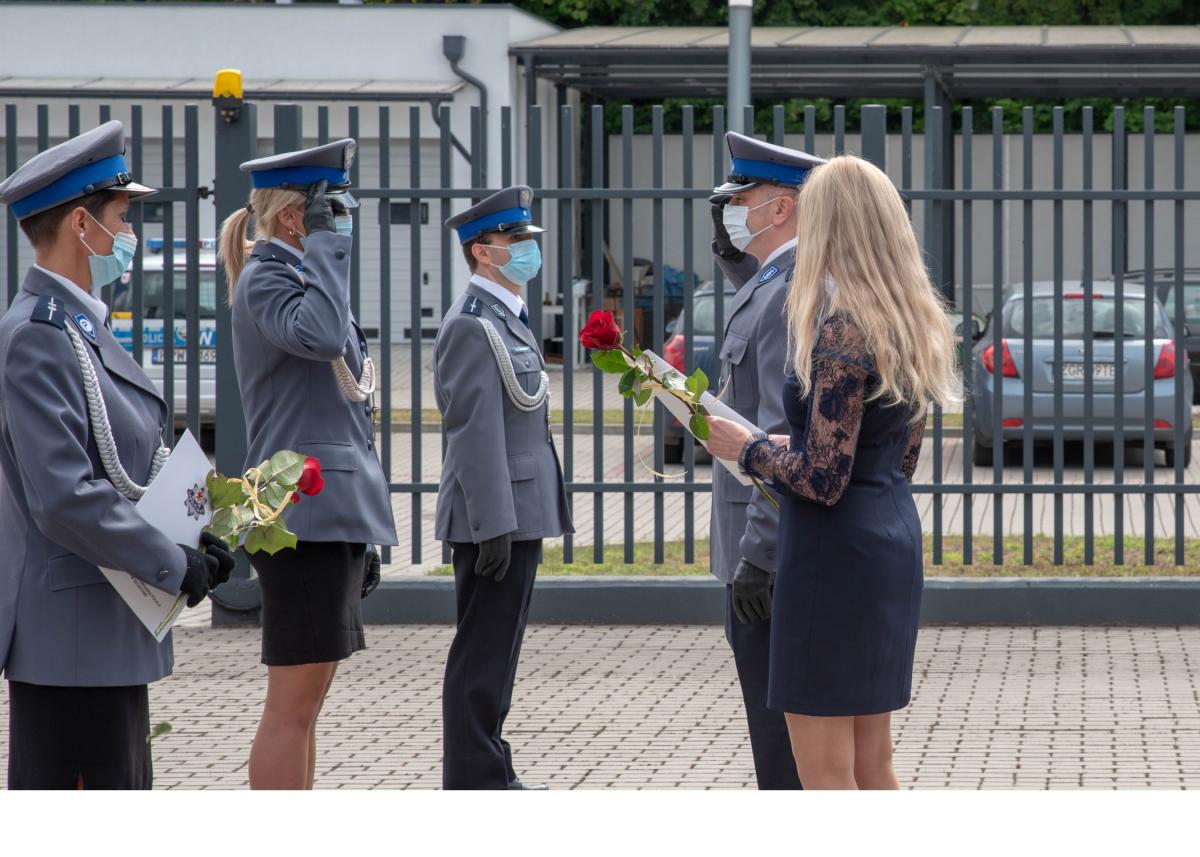 Gryfińscy policjanci świętowali. Prezentujemy nazwiska odznaczonych funkcjonariuszy [GALERIA]
