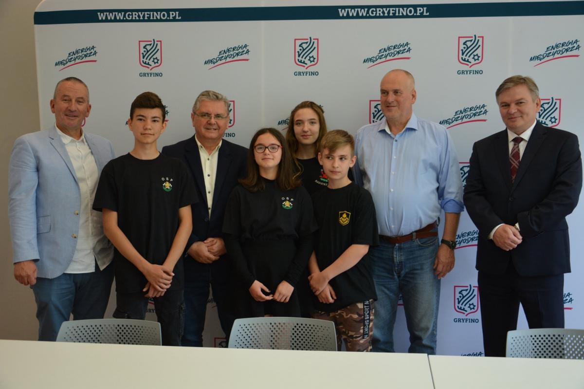 Młodzi strażacy uratowali życie mężczyźnie
