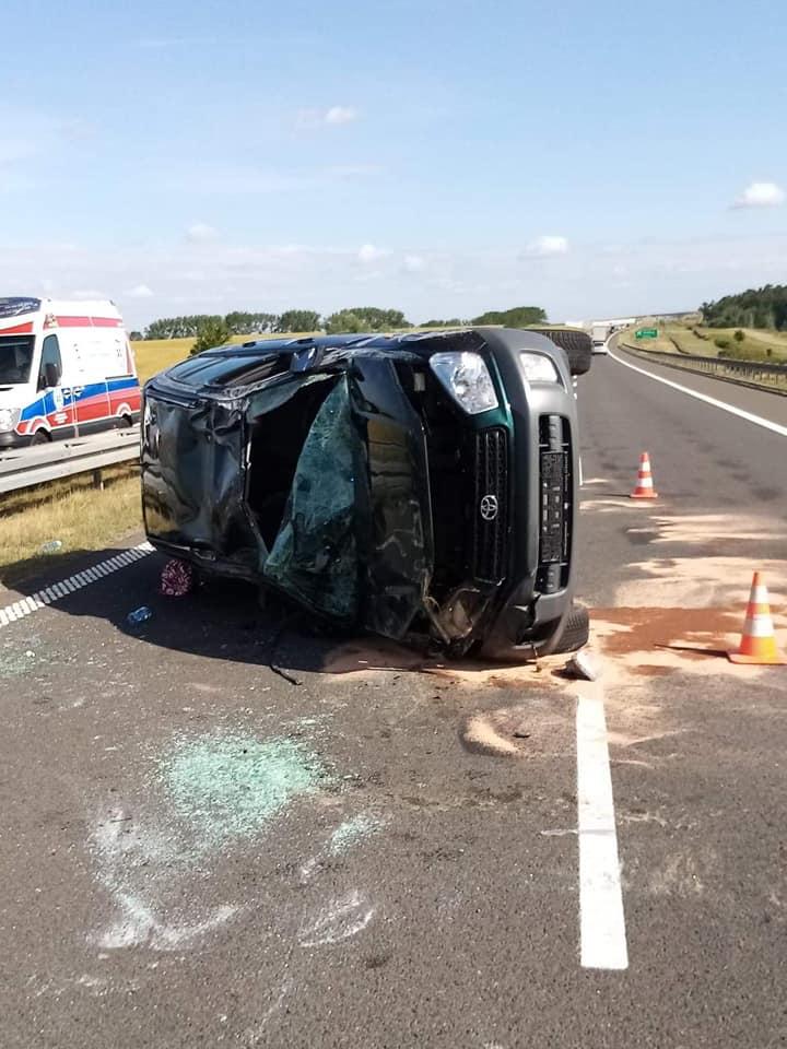 Toyota dachowała na S3. Kierowca zasnął [ZDJĘCIA]