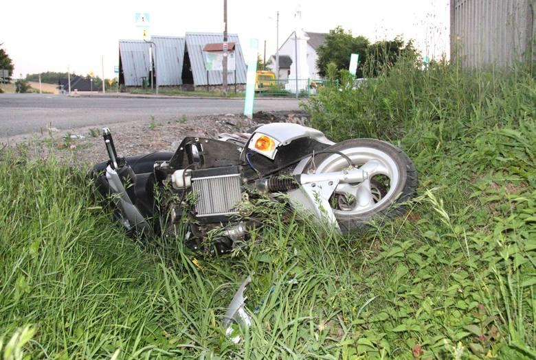 Zatrzymała się przed przejściem, a on w nią wjechał. Oboje znaleźli się w szpitalu