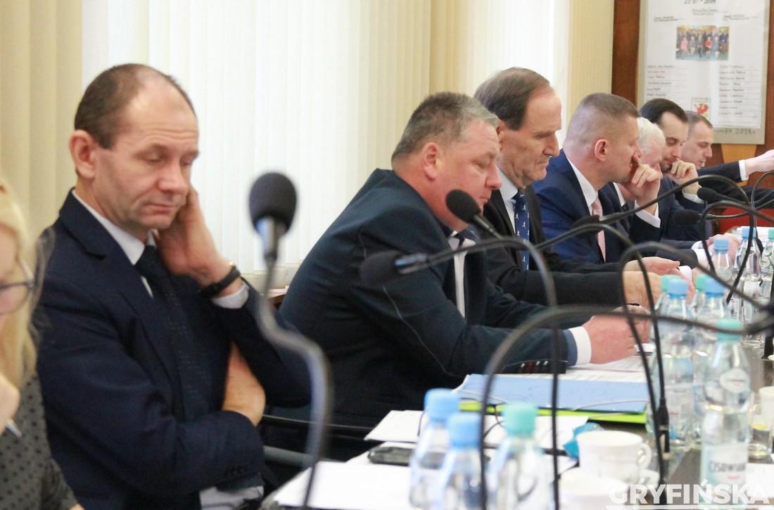 Matecki apeluje do samorządowców, aby przekazywali swoje diety na szpital. Co na to nasi radni?