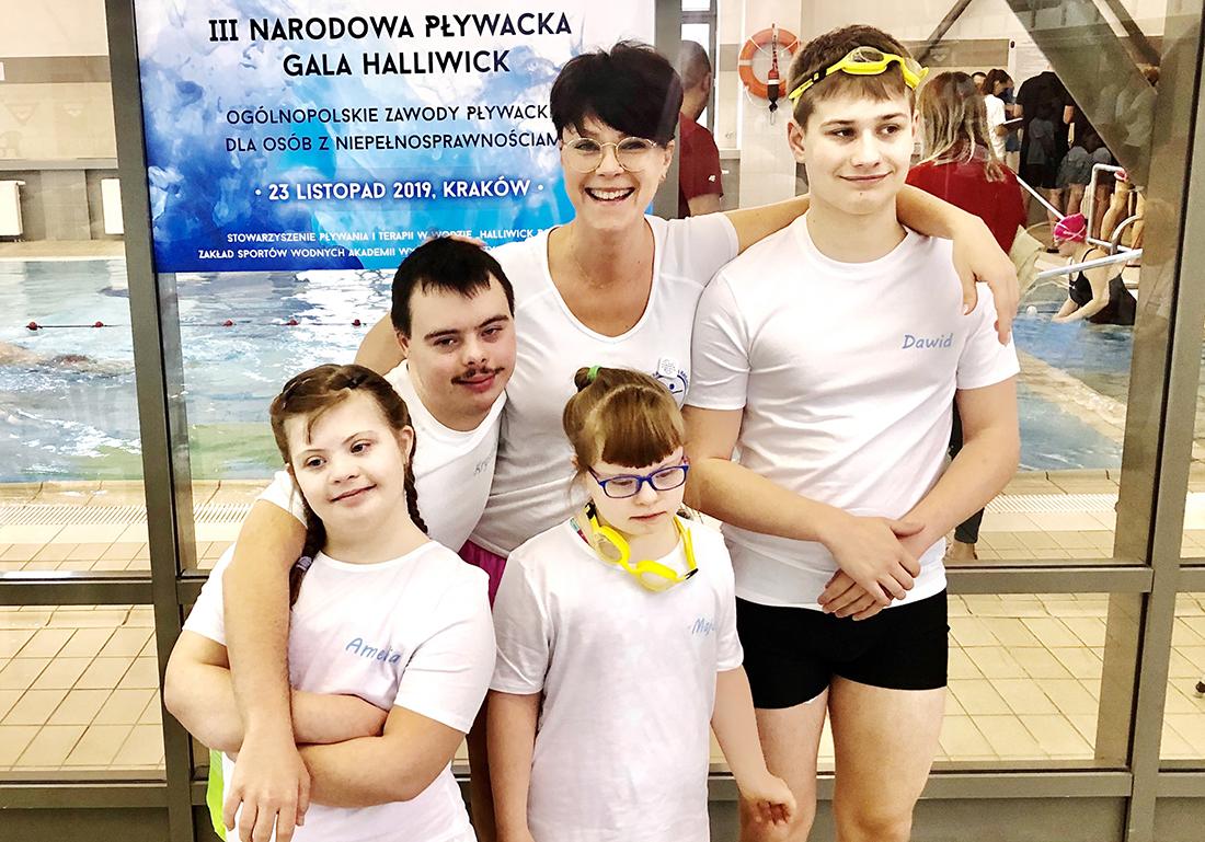 Udany debiut na zawodach pływackich