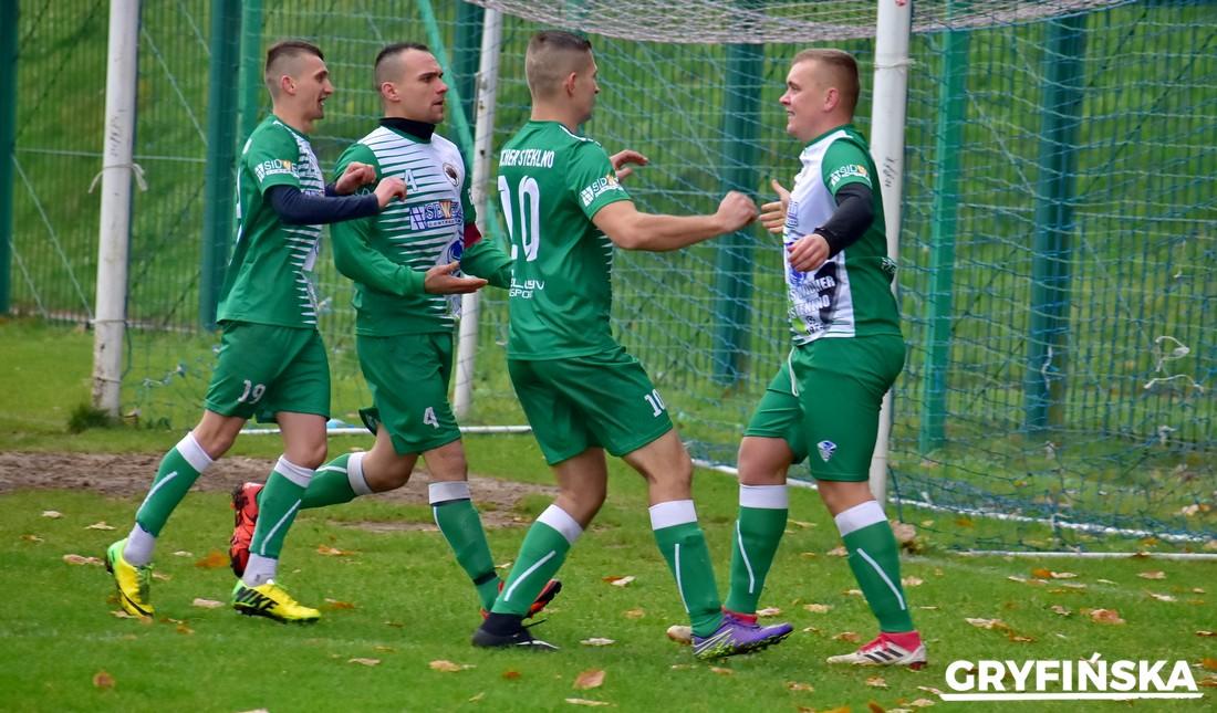 Wicher rozgromił Czarnych. Porażka juniorów młodszych