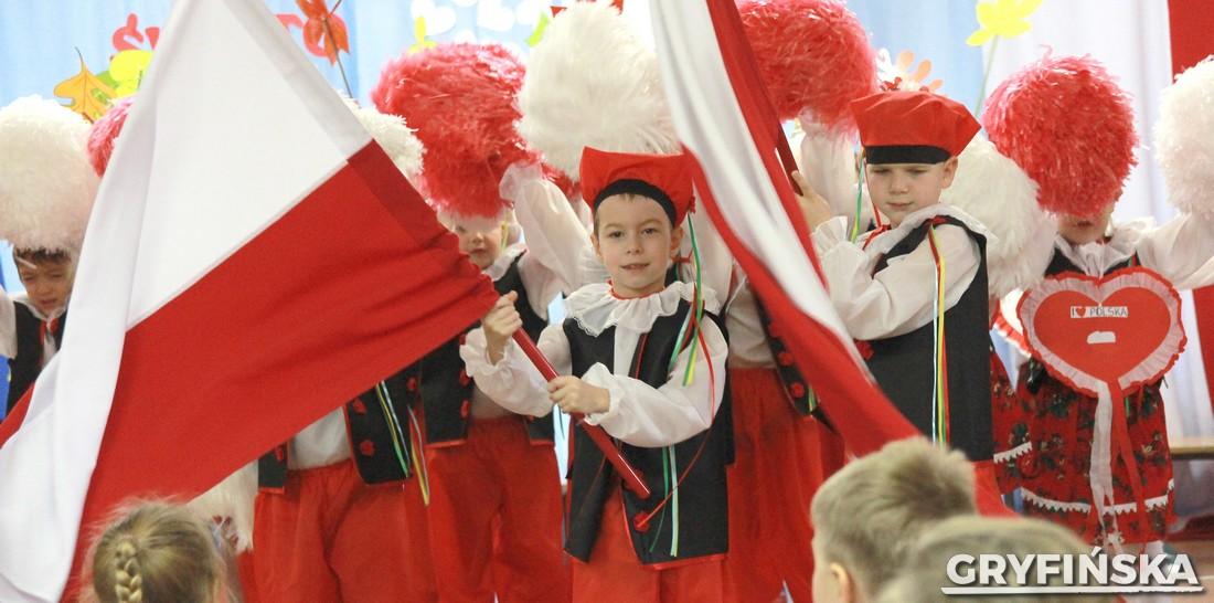 Przedszkolaki z Calineczki świętowały odzyskanie niepodległości