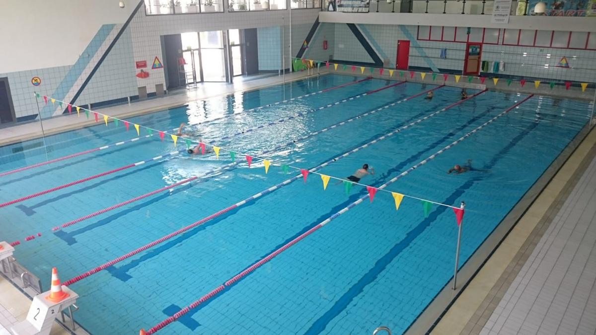 Pękła szyba - zamknięto basen sportowy
