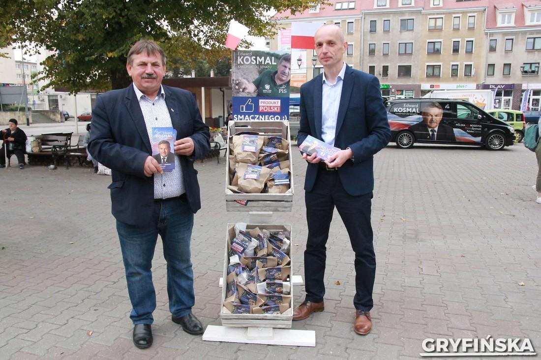 Kandydat do Senatu rozdaje ziemniaki