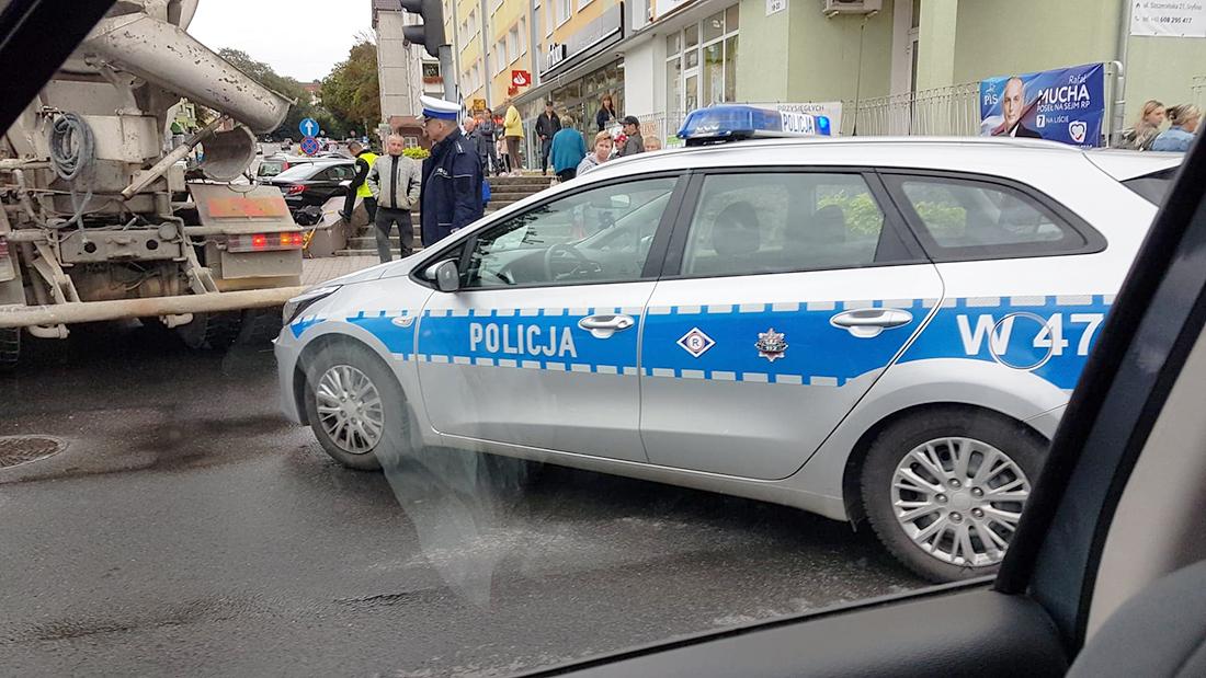 Mężczyzna wtargnął w centrum pod betoniarkę