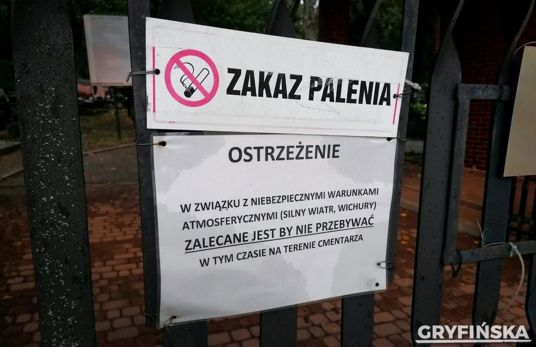 Na cmentarz tylko w kasku