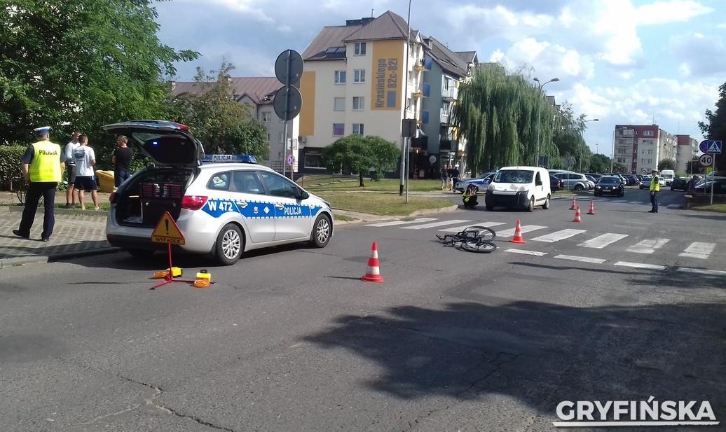 Nastoletni rowerzysta wpadł pod auto [GALERIA]