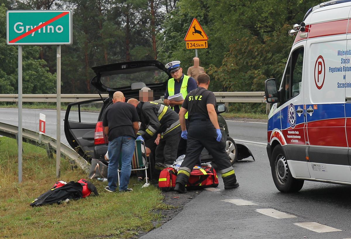 Wypadek na wiadukcie. Trzy osoby ranne, wśród nich dziecko. Policja organizuje objazdy