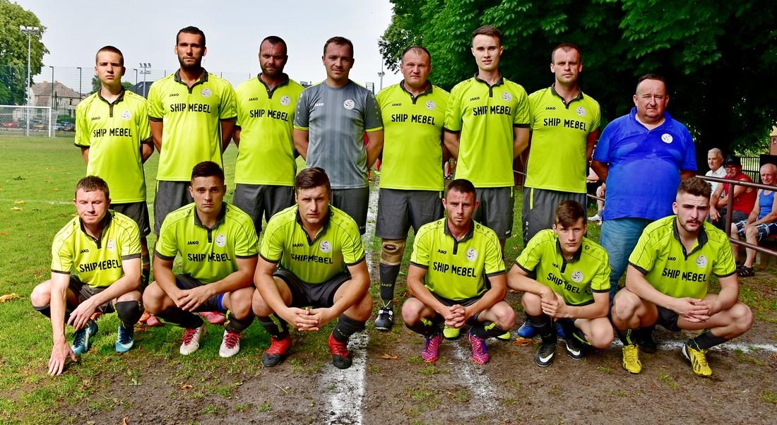 Łabędź chce zagrać w okręgówce. 