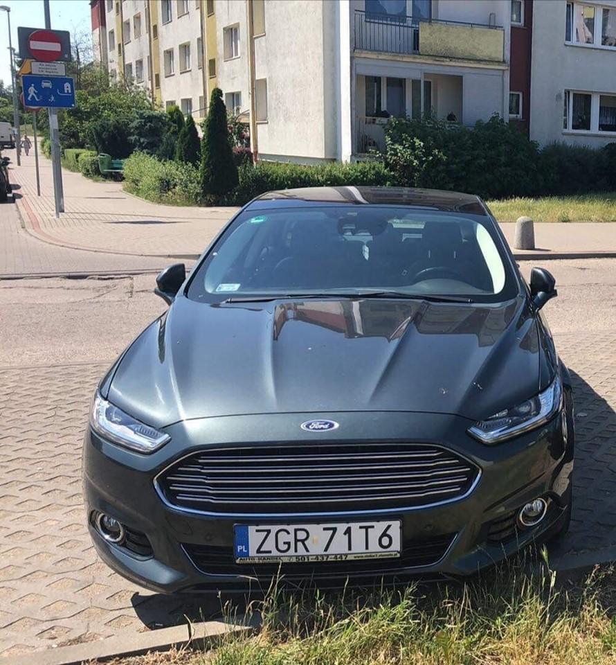 W nocy skradziono auto. Czy ktoś widział tego Forda Mondeo?