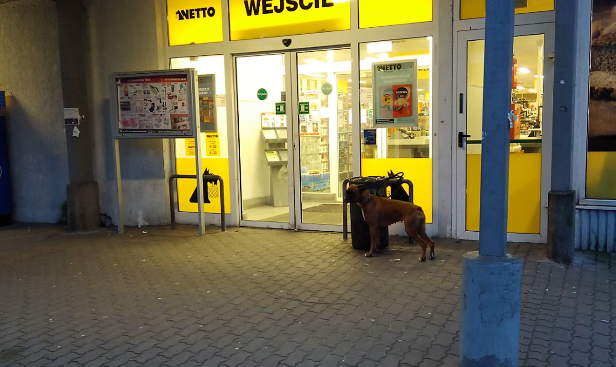 Panowie na dyspozytorni sprawiają wrażenie, jakby pracowali za karę