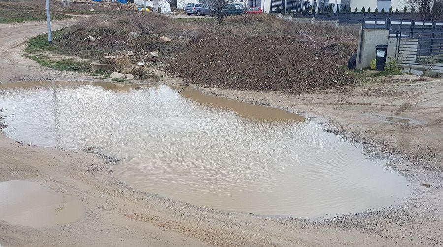 Tłuczeń leży, ale nie w dziurach