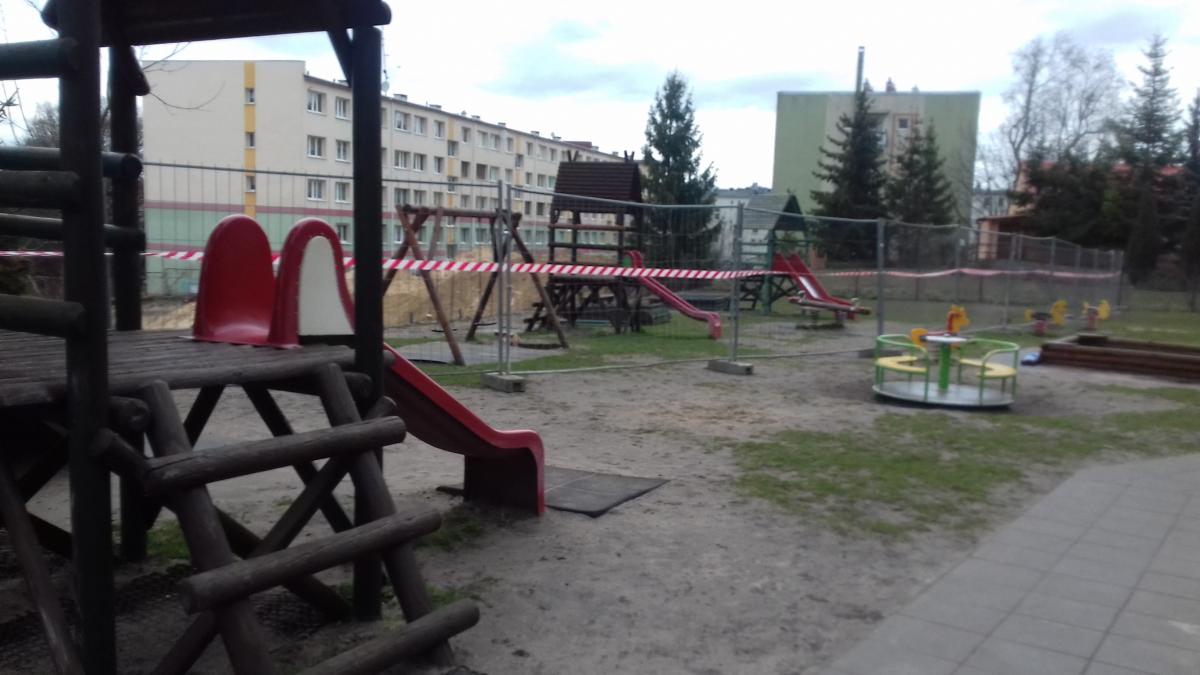 Dlaczego zabrano plac zabaw?