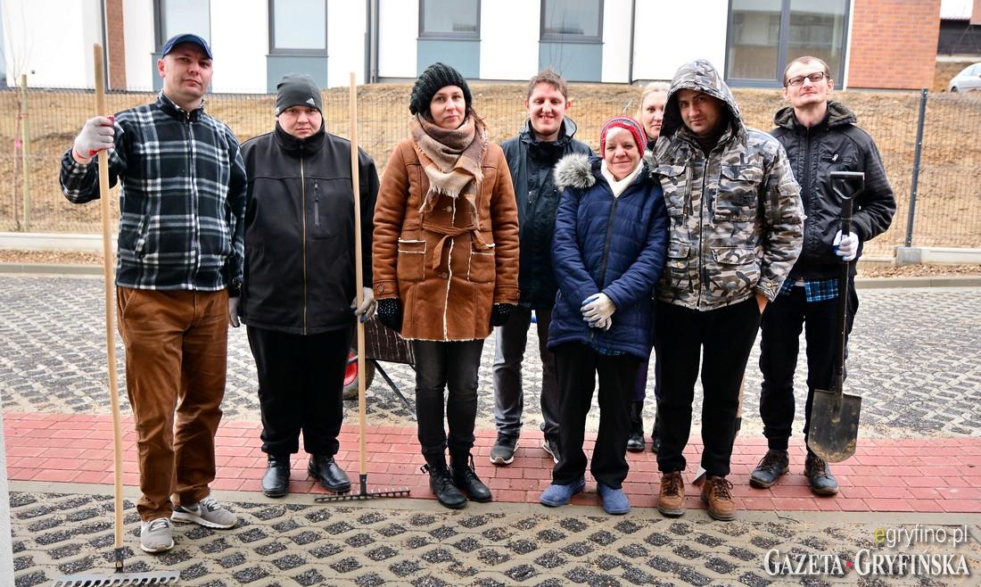 Pracownicy Zakładu Aktywności Zawodowej w terenie [GALERIA]