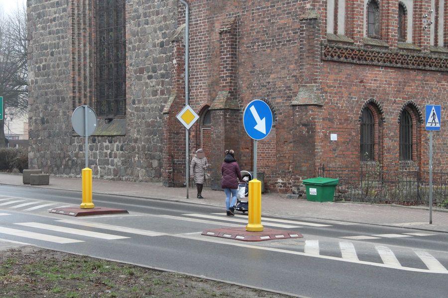 Potrącił kobietę na pasach i uciekł
