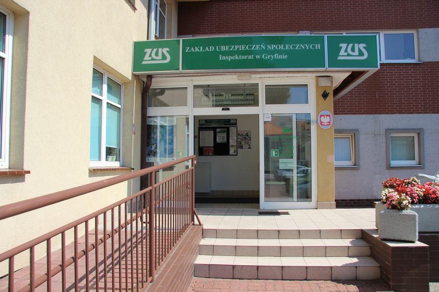 Bomba w gryfińskim ZUS-ie? Pozostawiona torba postawiła w stan gotowości służby