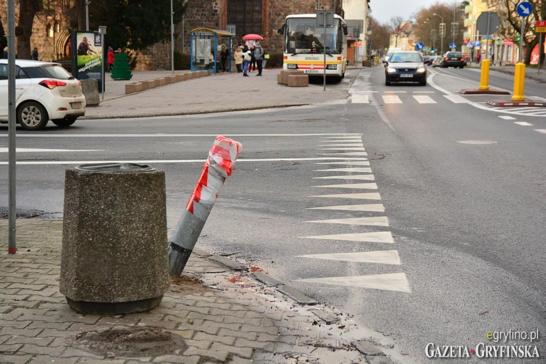Wycięli lampę. Pozostał kikut