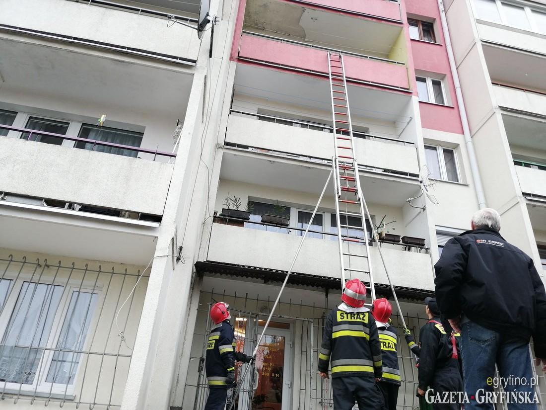 Kobieta zatrzasnęła się w łazience. Do akcji wkroczyli strażacy