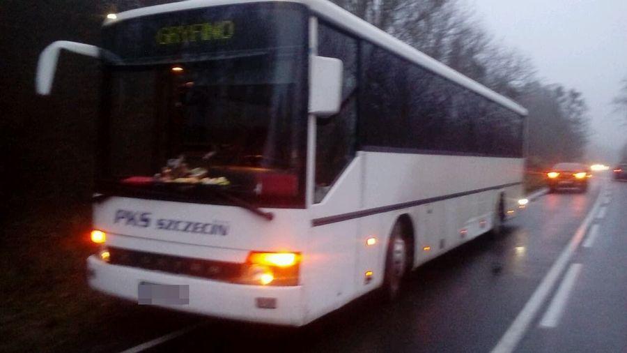 Kompletnie pijany spowodował kolizję z autobusem i uciekł?