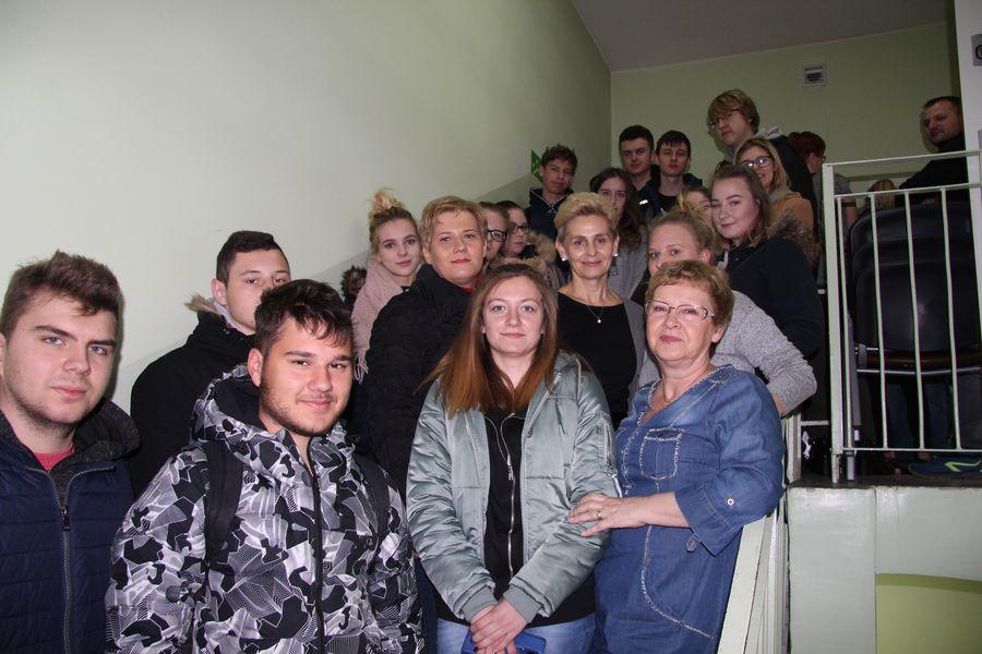 Przyjdź i oddaj krew. Oni właśnie to robią!