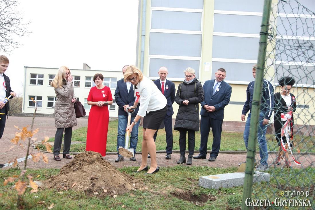 W Gardnie zasadzono Dąb Niepodległości [GALERIA]