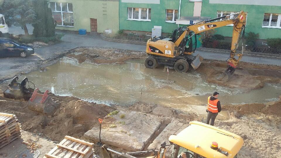Uszkodzili rurociąg. Część mieszkańców Górnego Tarasu bez wody! AKTUALIZACJA