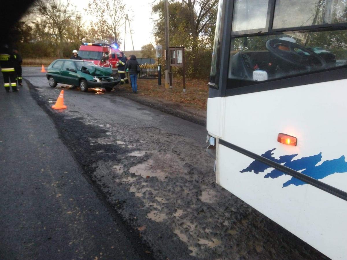 Kolizja z udziałem szkolnego autobusu