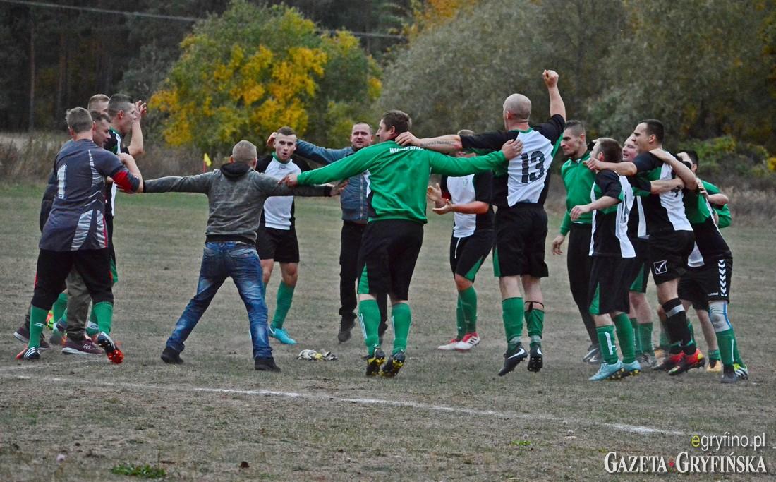 Radość w Steklnie. Polonia Gryfino pokonana [GALERIA]