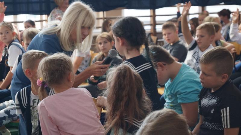 Uczniowie SP2 spotkali się z Anną Marią Wesołowską