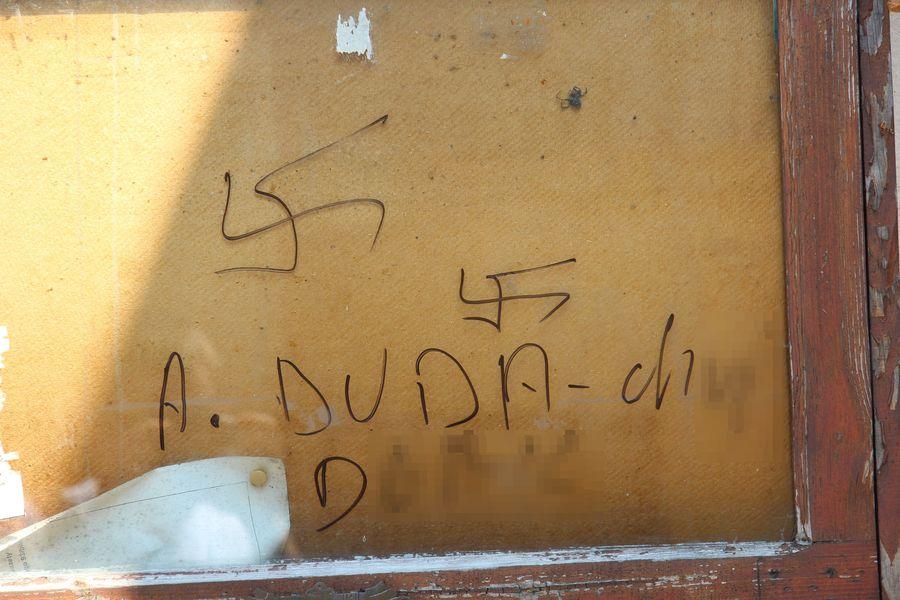 Prezydent znieważony w Gryfinie! „ch…”, „d…”, a obok swastyki
