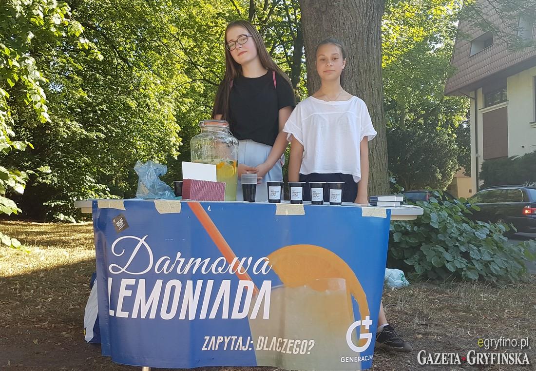 Rozdają lemoniadę, bo zbawienie z łaski również jest za darmo