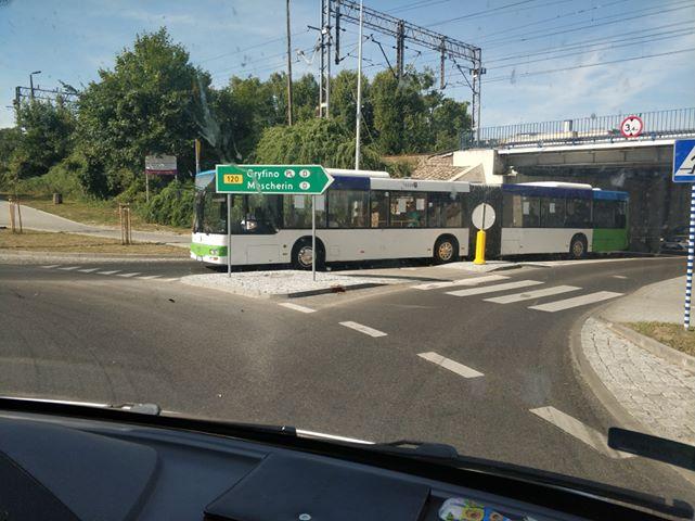 Awaria autobusu przy wiadukcie