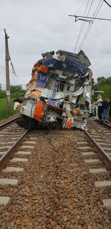 Wypadek na przejeździe kolejowym w okolicach Łubnicy. Są ranni