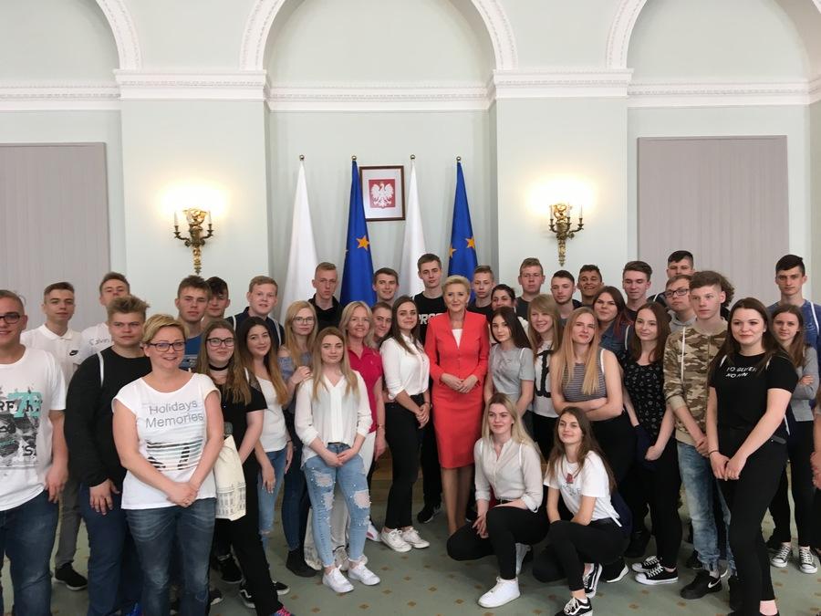 Młodzież z ZSP nr 2 na pogawędce u prezydentowej