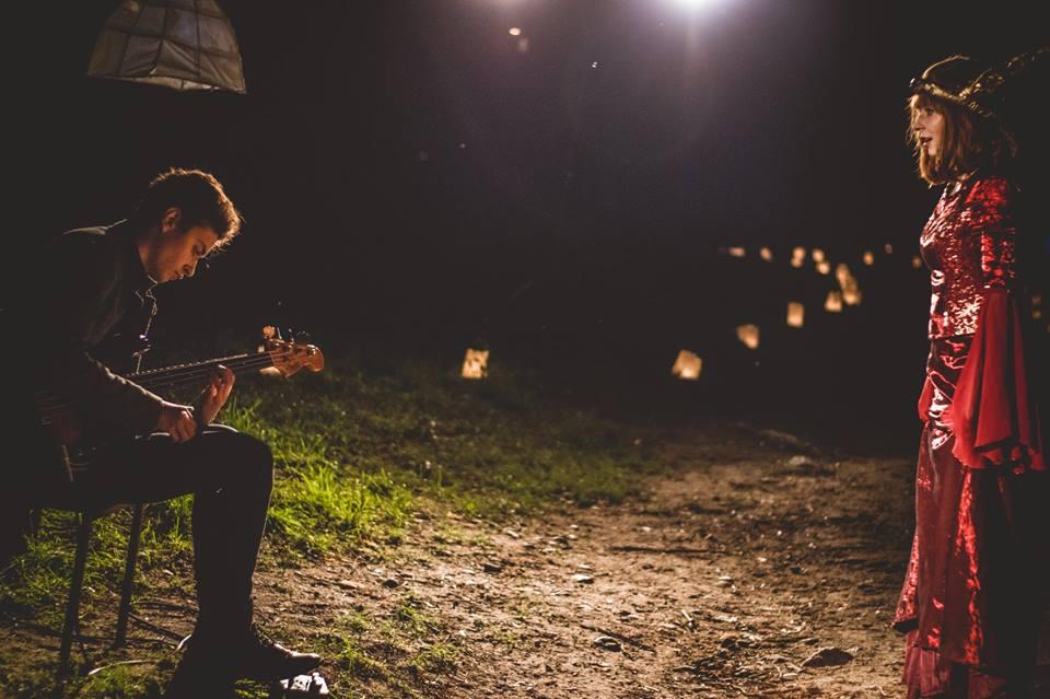Teatr 6 i PÓŁ i droga oświetlona pół tysiącem lampionów